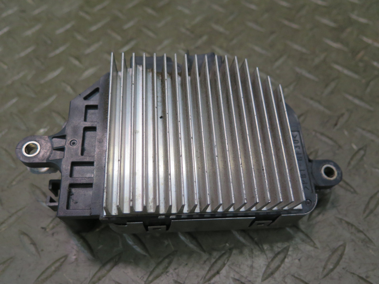 02-10 Lexus UZZ40L SC430 Cooling Fan Control Module Unit 89257-48010 OEM