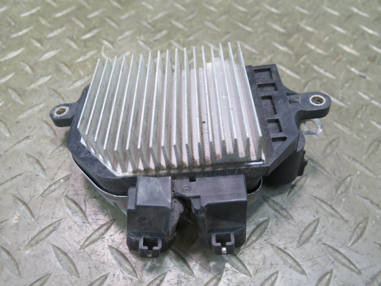 02-10 Lexus UZZ40L SC430 Cooling Fan Control Module Unit 89257-48010 OEM