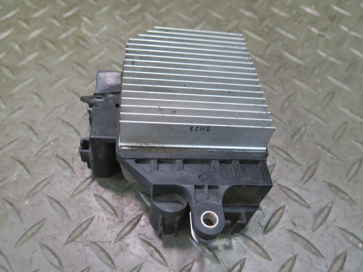 02-10 Lexus UZZ40L SC430 Cooling Fan Control Module Unit 89257-48010 OEM