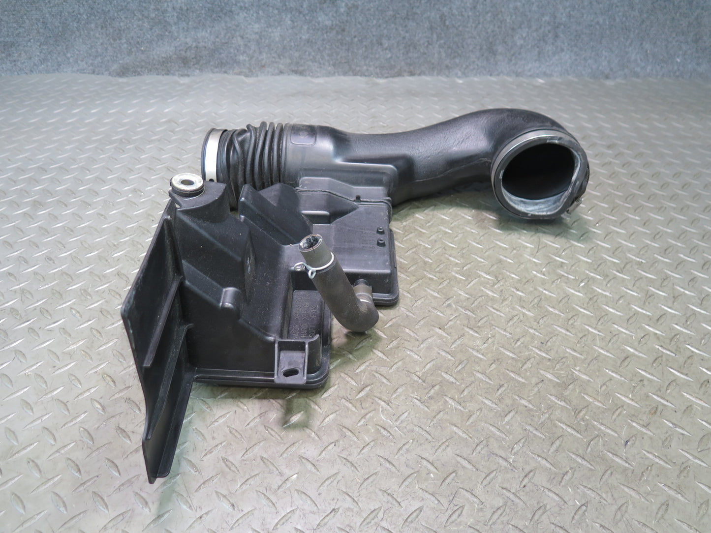 06-10 Lexus UZZ40L SC430 Air Cleaner Intake Hose Line Resonator 17875-50340 OEM