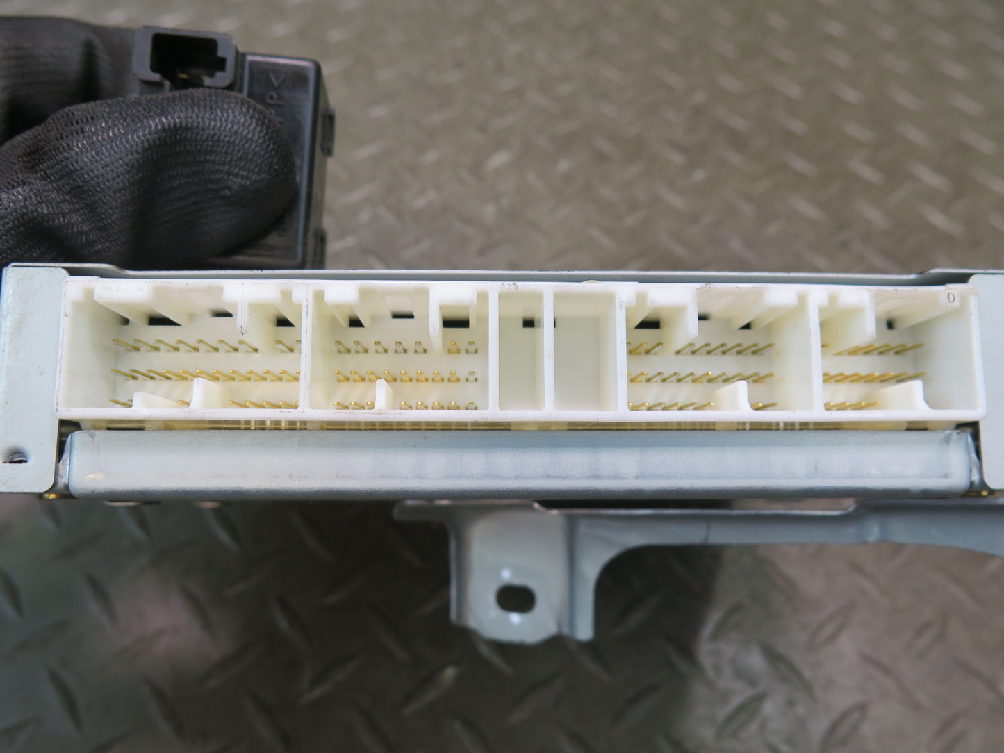 2006 Lexus Z40 SC430 ABS TRC VSC Skid Traction Control Module 89540-24190 OEM