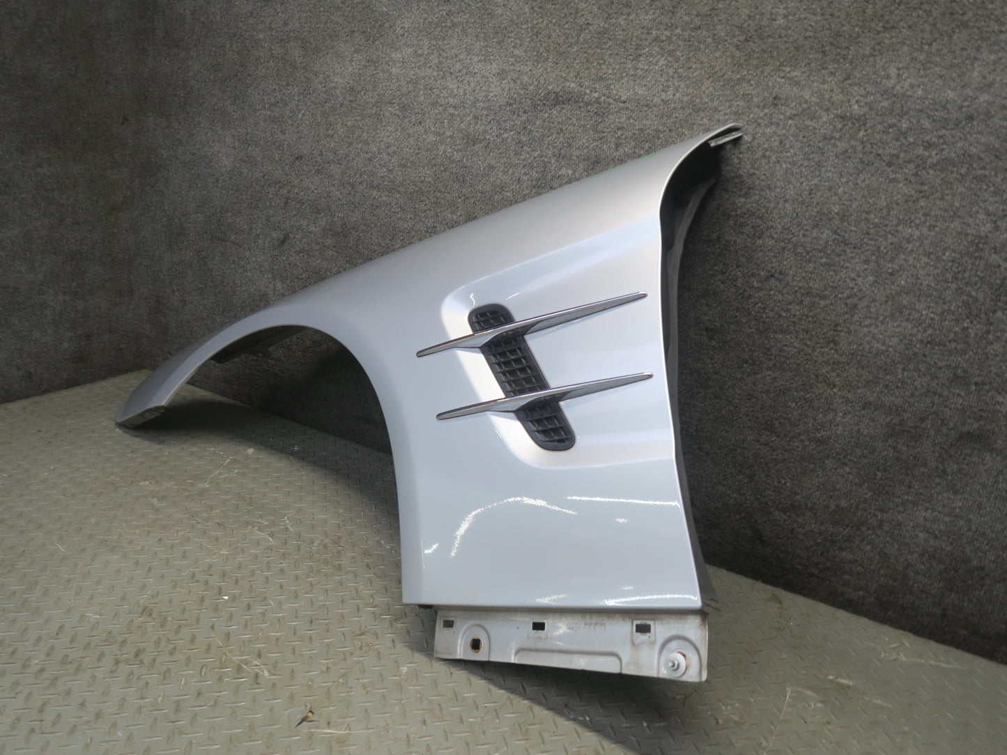 13-16 Mercedes R231 SL550 Front Left Fender Shell Panel Iridium Silver OEM