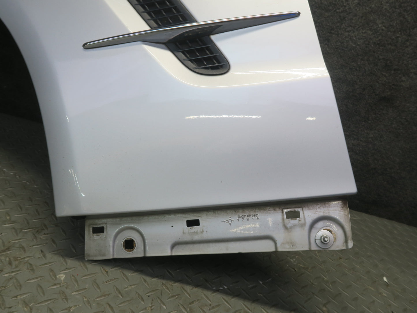 13-16 Mercedes R231 SL550 Front Left Fender Shell Panel Iridium Silver OEM