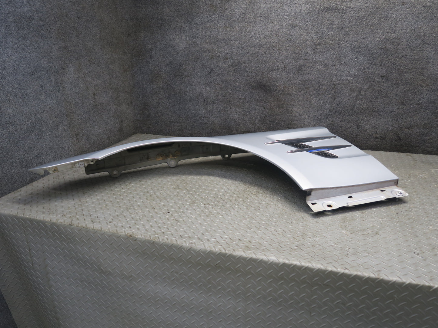 13-16 Mercedes R231 SL550 Front Left Fender Shell Panel Iridium Silver OEM
