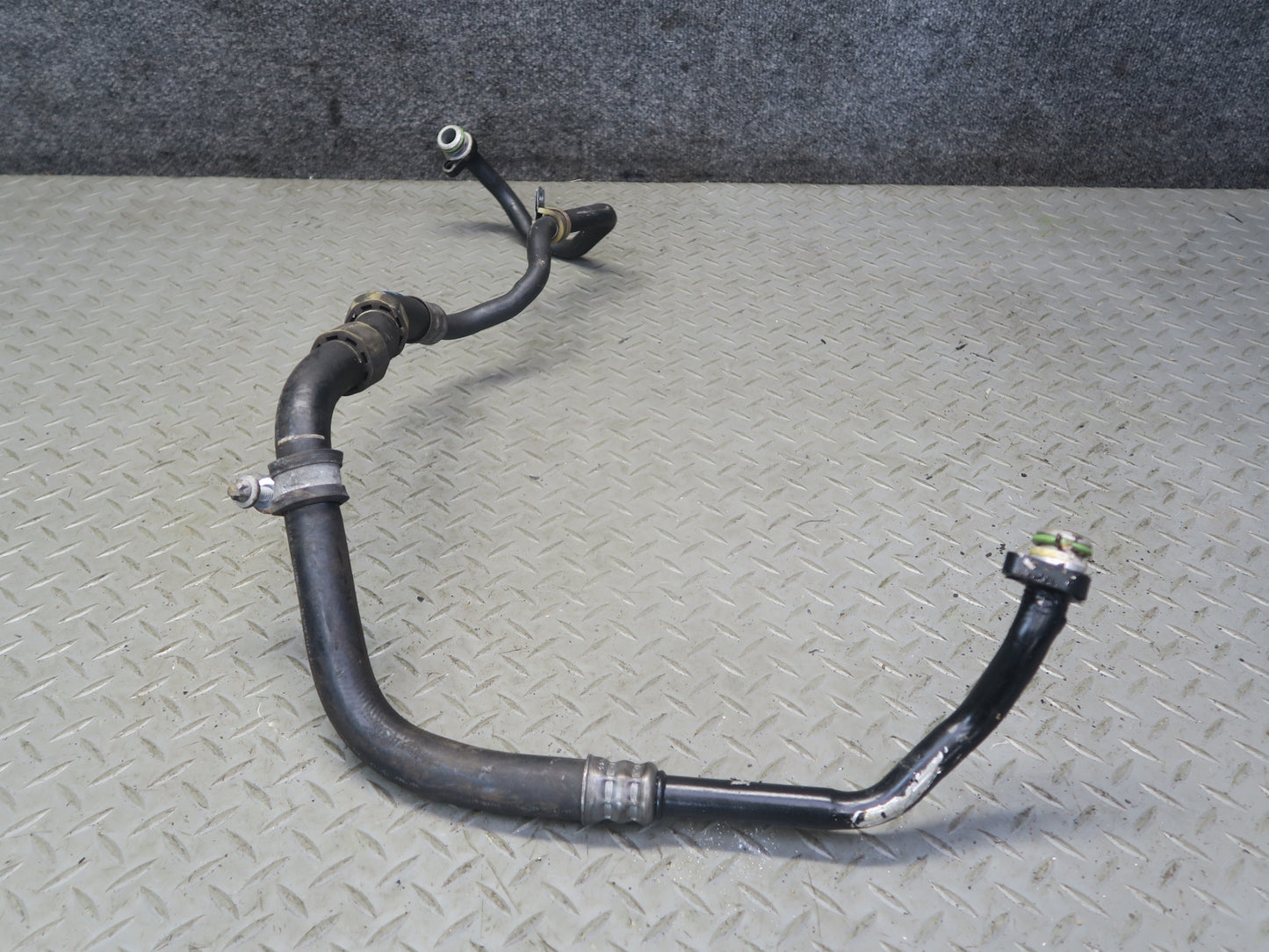 13-16 Mercedes R231 SL550 Engine Motor Oil Cooler Hose Pipe Line Set OEM
