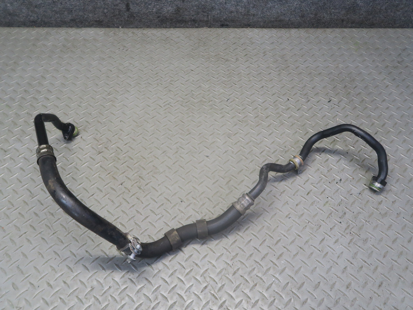 13-16 Mercedes R231 SL550 Engine Motor Oil Cooler Hose Pipe Line Set OEM