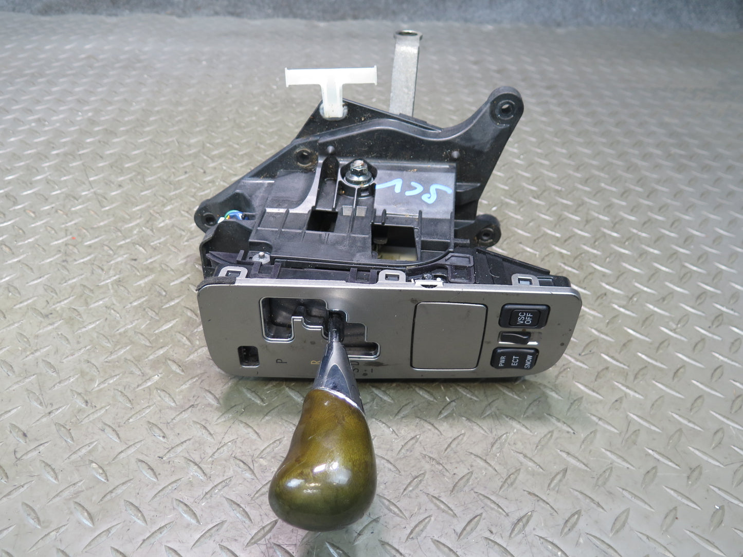 06-10 Lexus UZZ40L SC430 A/T Automatic Transmission Shifter w Knob Assembly OEM