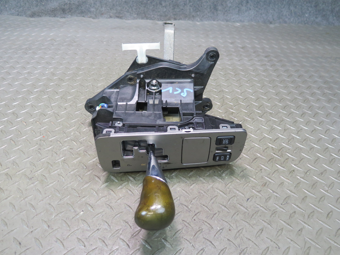 06-10 Lexus UZZ40L SC430 A/T Automatic Transmission Shifter w Knob Assembly OEM