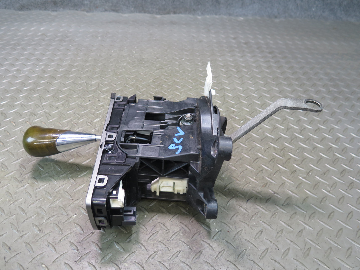 06-10 Lexus UZZ40L SC430 A/T Automatic Transmission Shifter w Knob Assembly OEM