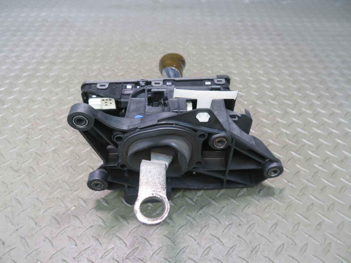 06-10 Lexus UZZ40L SC430 A/T Automatic Transmission Shifter w Knob Assembly OEM