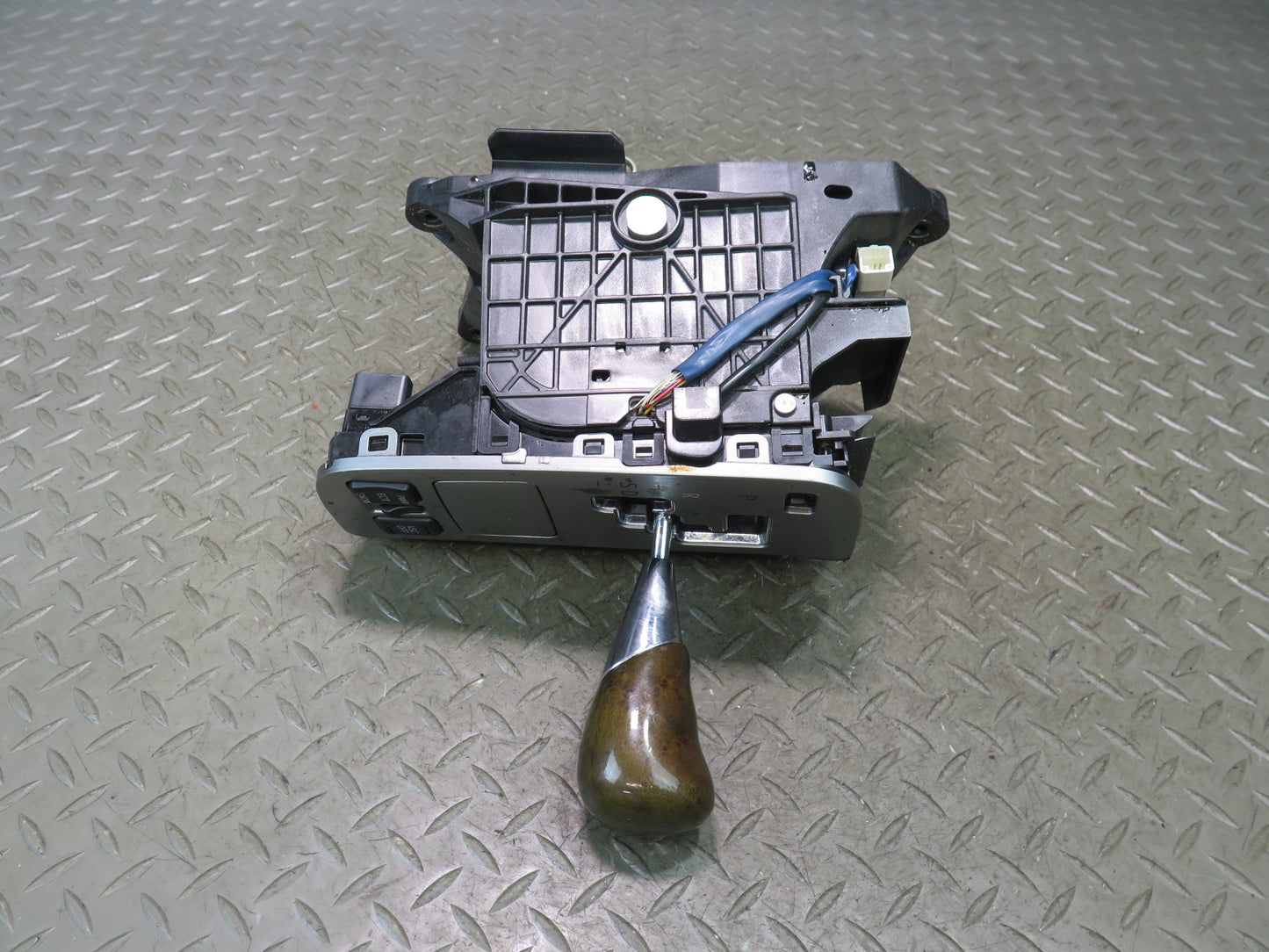 06-10 Lexus UZZ40L SC430 A/T Automatic Transmission Shifter w Knob Assembly OEM