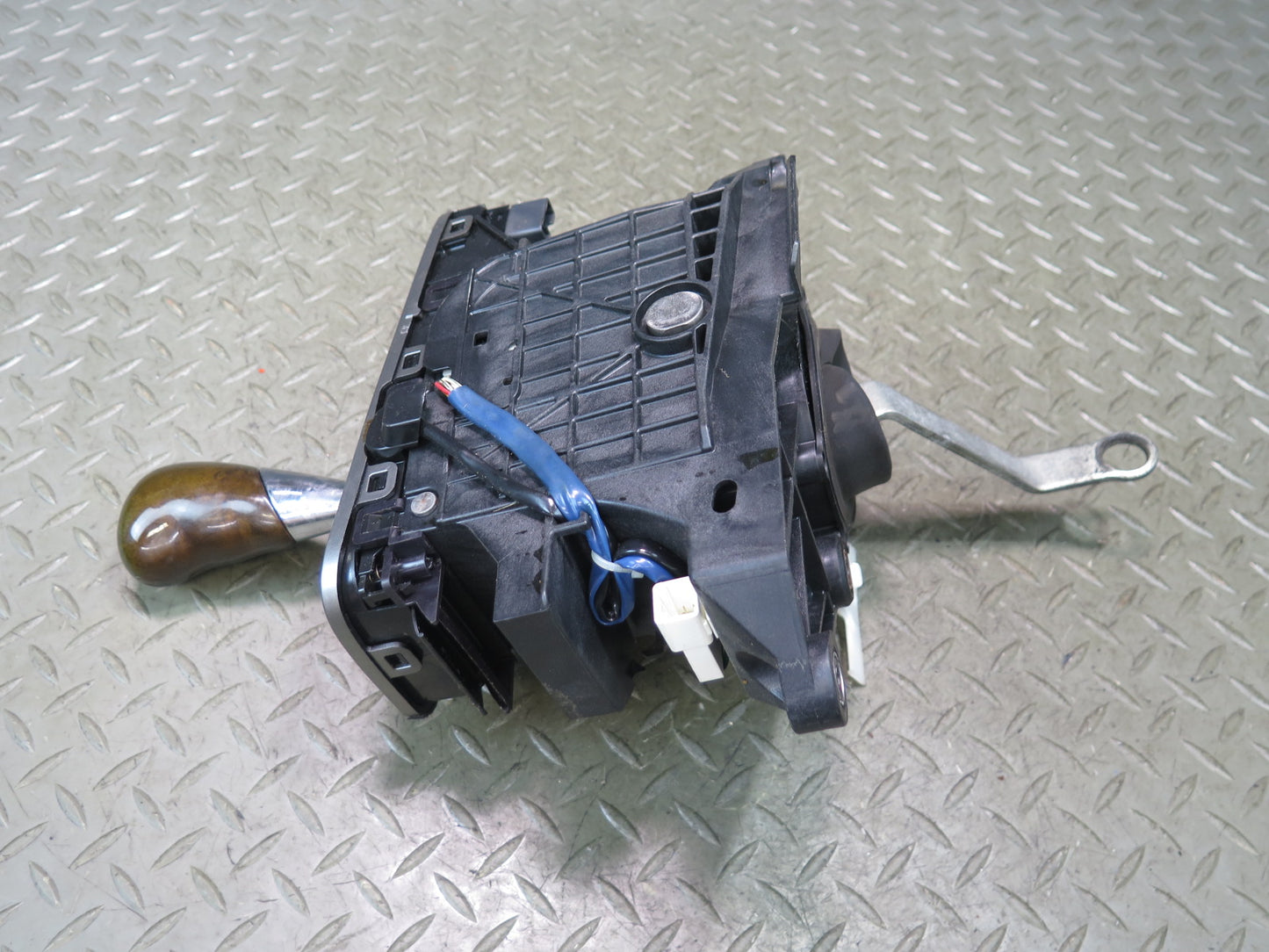 06-10 Lexus UZZ40L SC430 A/T Automatic Transmission Shifter w Knob Assembly OEM