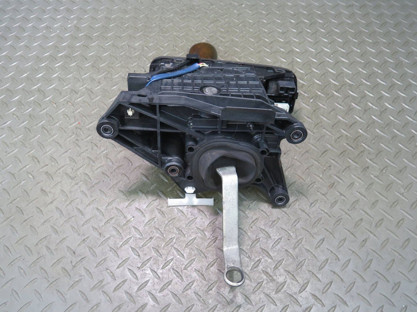 06-10 Lexus UZZ40L SC430 A/T Automatic Transmission Shifter w Knob Assembly OEM