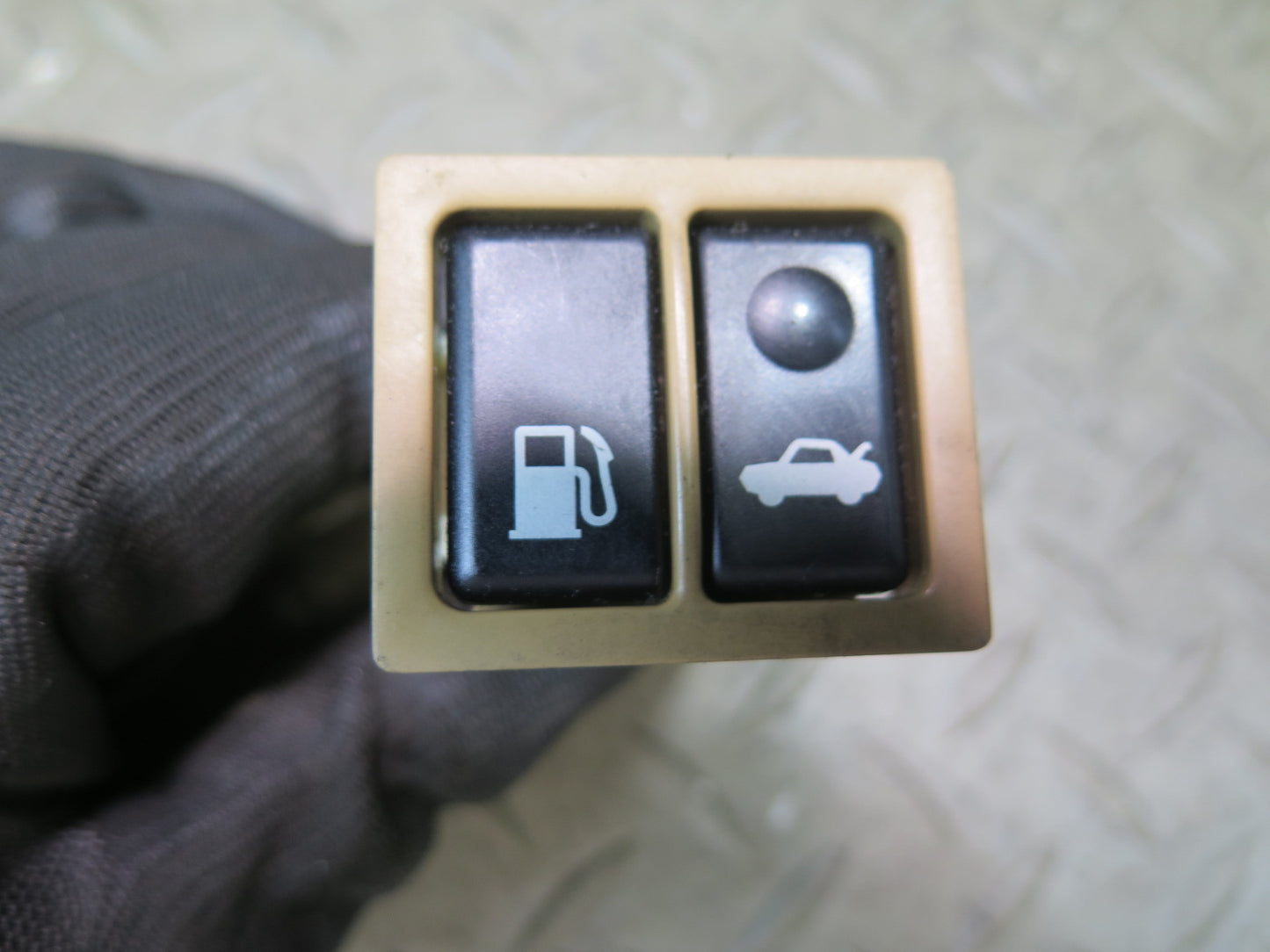 02-10 Lexus Z40 SC430 Trunk Lid Release Fuel Door Lock Unlock Button Switch OEM