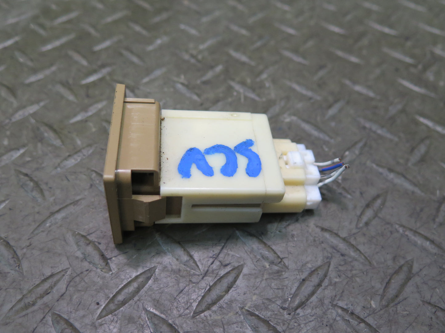 02-10 Lexus Z40 SC430 Trunk Lid Release Fuel Door Lock Unlock Button Switch OEM