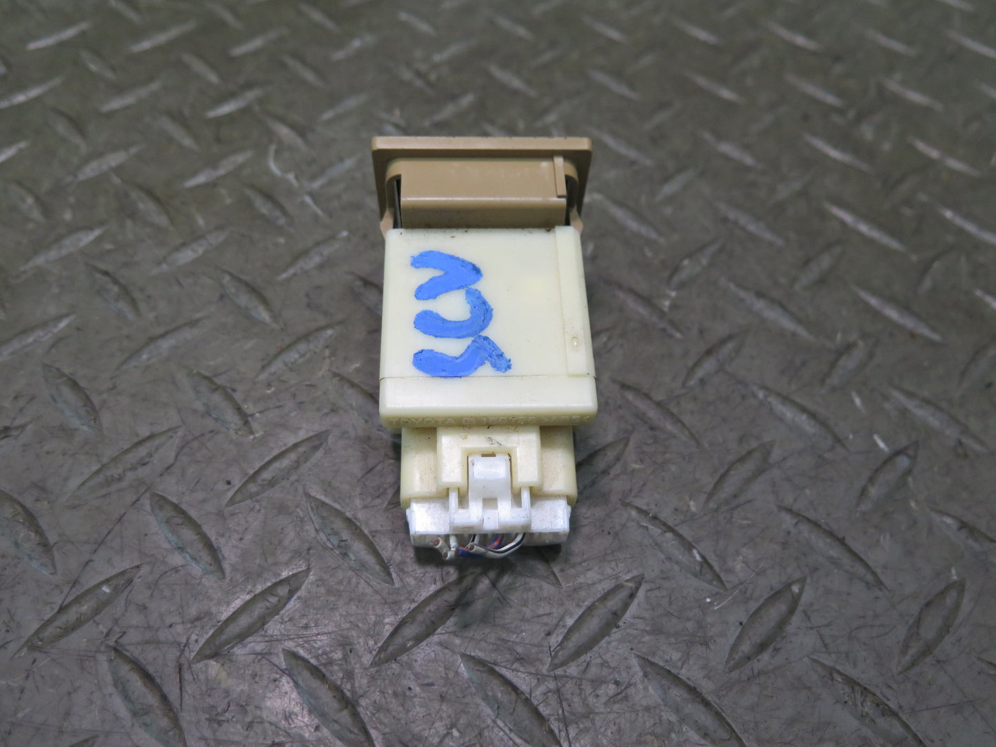 02-10 Lexus Z40 SC430 Trunk Lid Release Fuel Door Lock Unlock Button Switch OEM