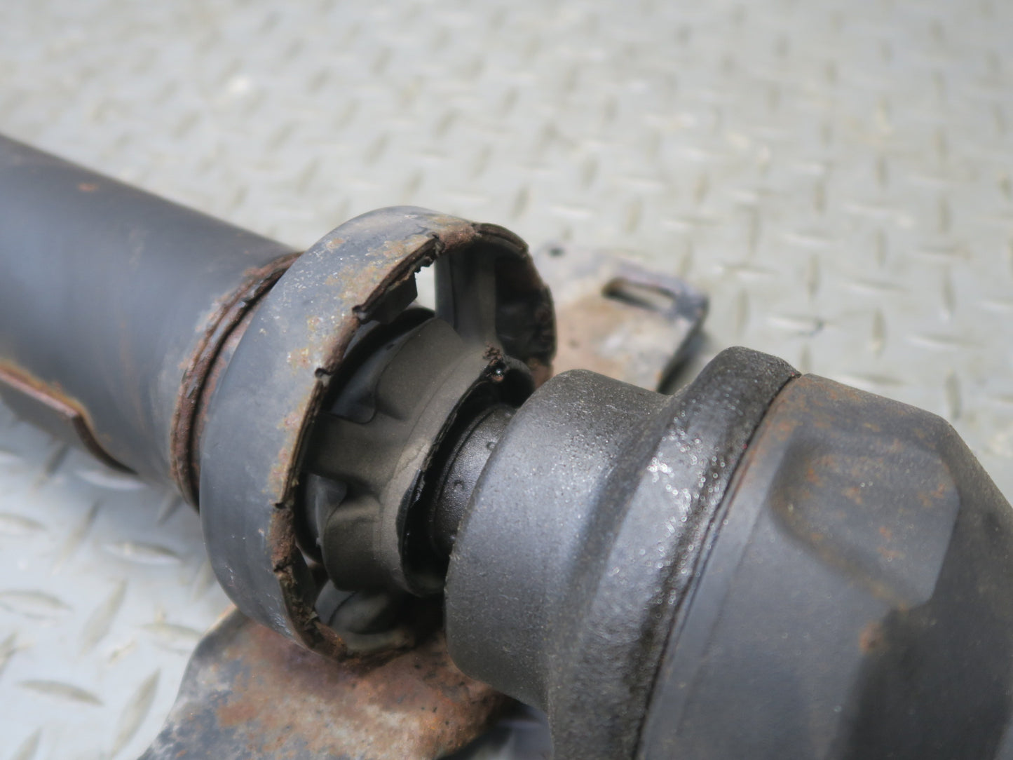 2008 VW Golf MK5 R32 AWD A/T Rear Driveshaft Drive Shaft OEM
