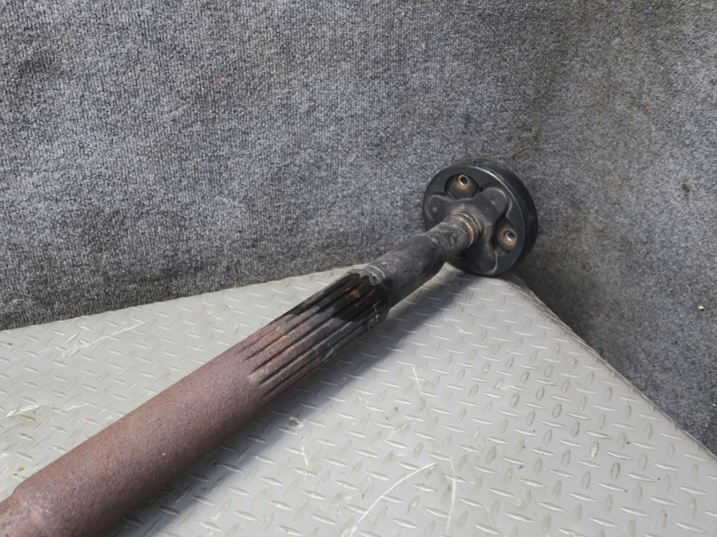 2008 VW Golf MK5 R32 AWD A/T Rear Driveshaft Drive Shaft OEM
