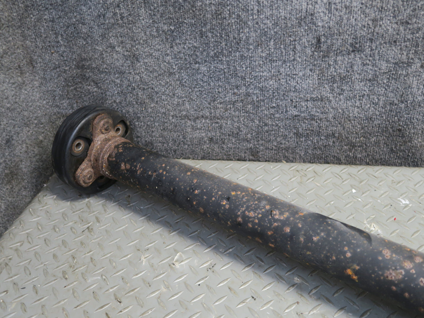 2008 VW Golf MK5 R32 AWD A/T Rear Driveshaft Drive Shaft OEM