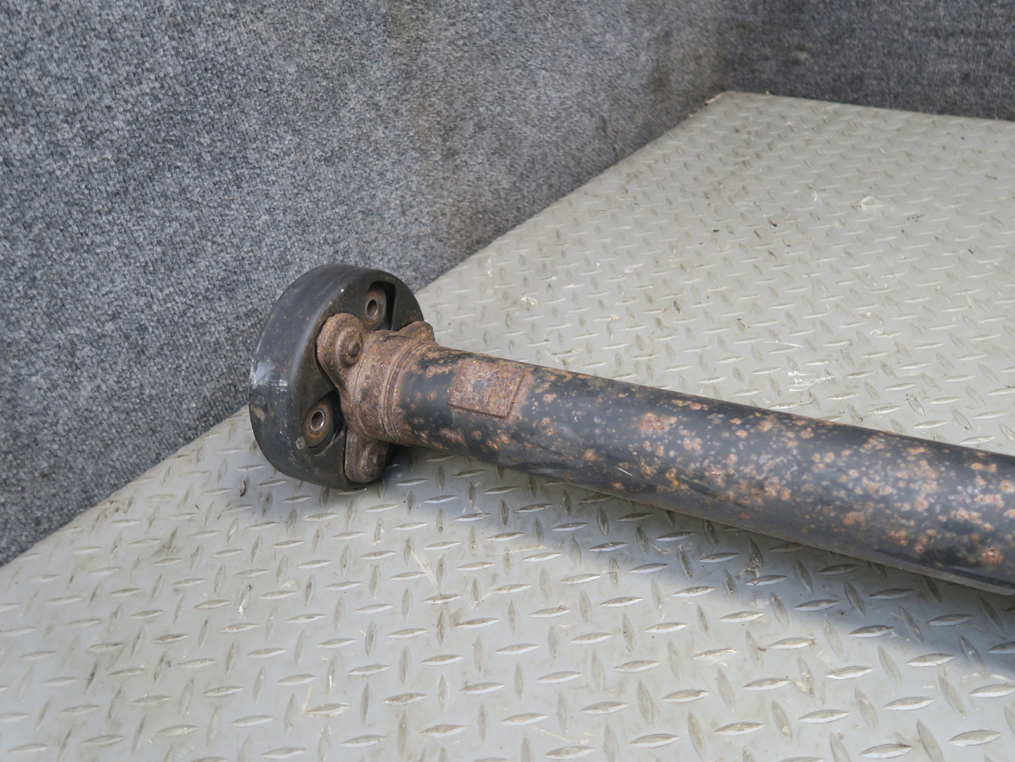 2008 VW Golf MK5 R32 AWD A/T Rear Driveshaft Drive Shaft OEM