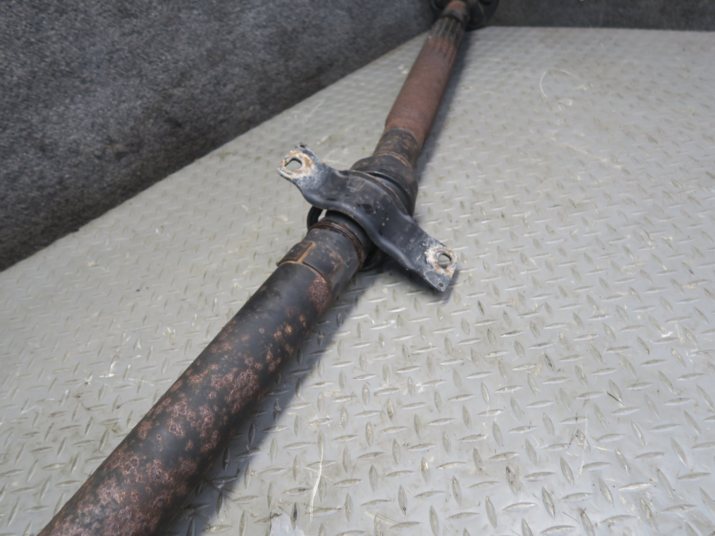 2008 VW Golf MK5 R32 AWD A/T Rear Driveshaft Drive Shaft OEM