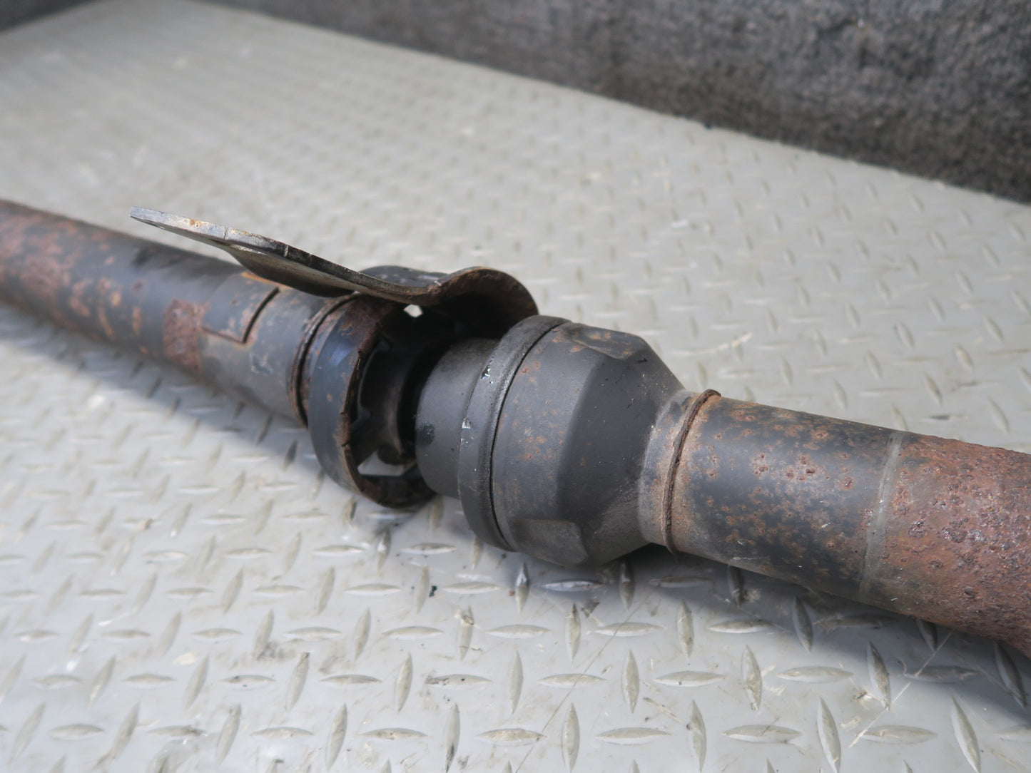 2008 VW Golf MK5 R32 AWD A/T Rear Driveshaft Drive Shaft OEM