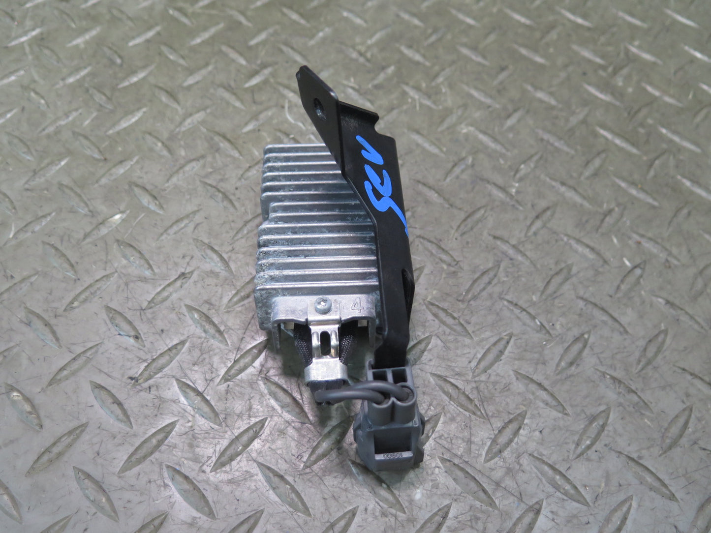 02-10 Lexus UZZ40L SC430 Fuel Pump Resistor Control Module 23080-50120 OEM