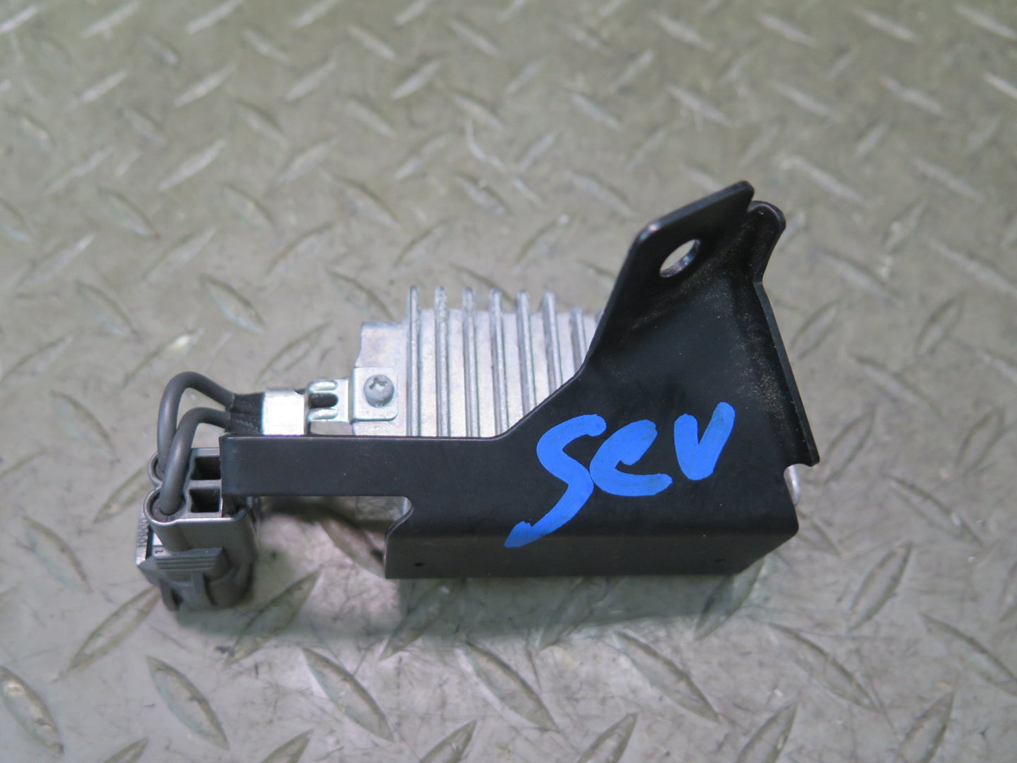 02-10 Lexus UZZ40L SC430 Fuel Pump Resistor Control Module 23080-50120 OEM