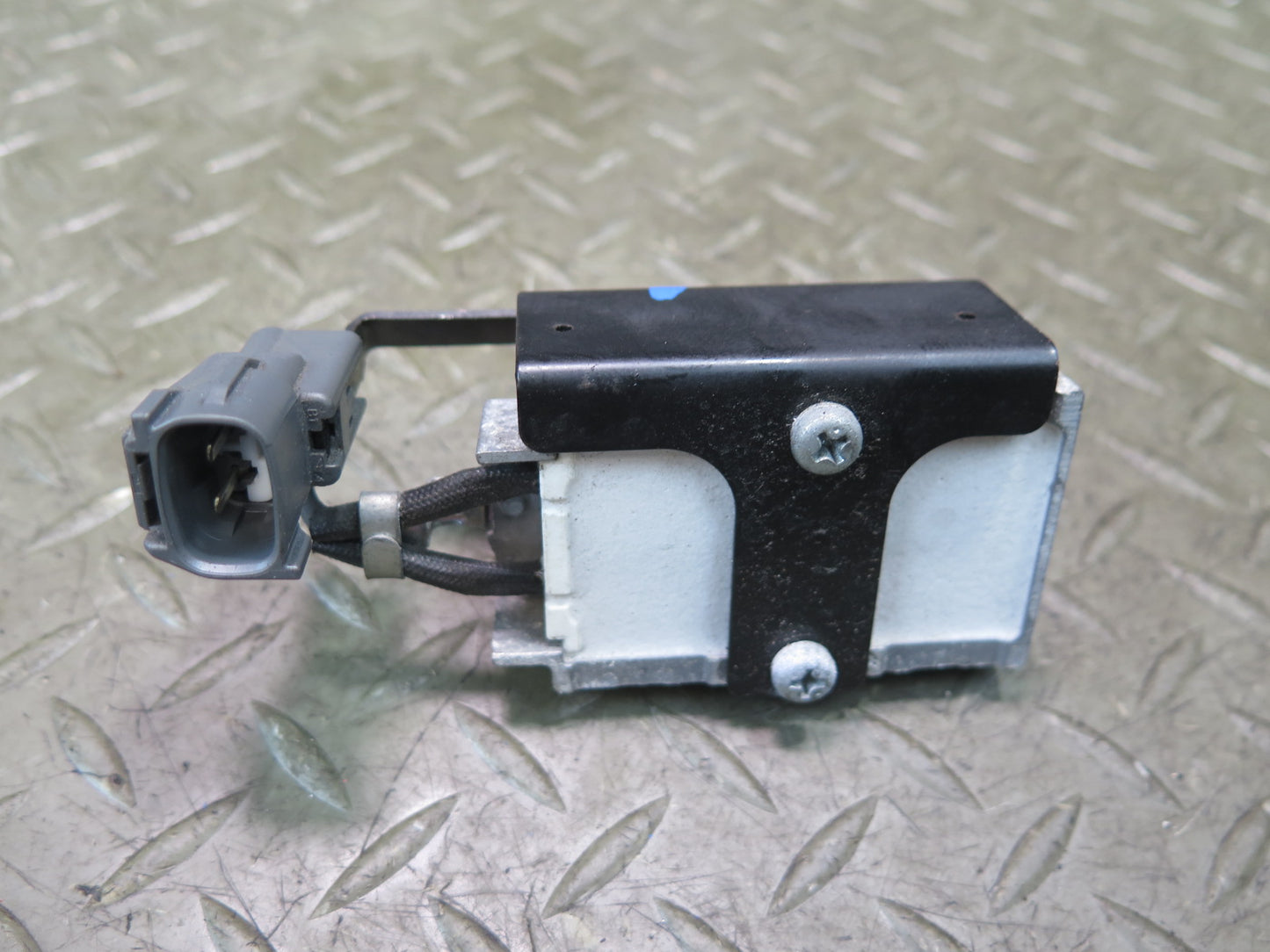 02-10 Lexus UZZ40L SC430 Fuel Pump Resistor Control Module 23080-50120 OEM
