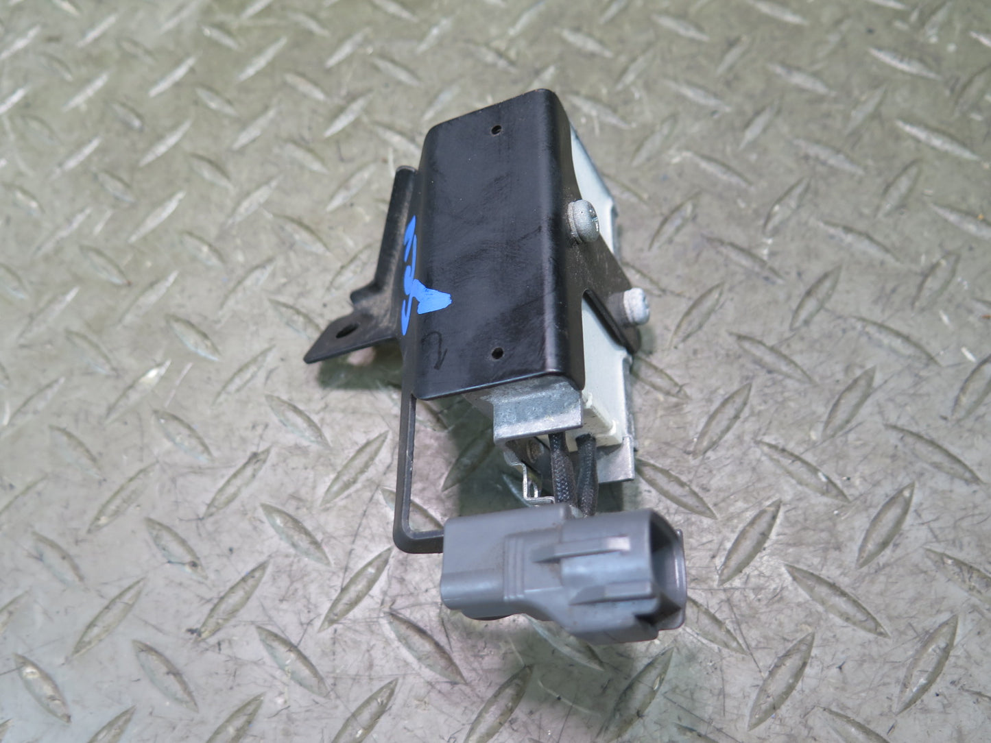 02-10 Lexus UZZ40L SC430 Fuel Pump Resistor Control Module 23080-50120 OEM