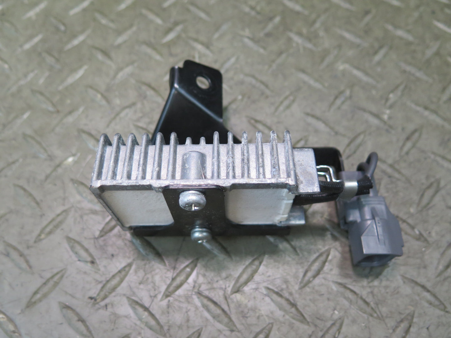 02-10 Lexus UZZ40L SC430 Fuel Pump Resistor Control Module 23080-50120 OEM