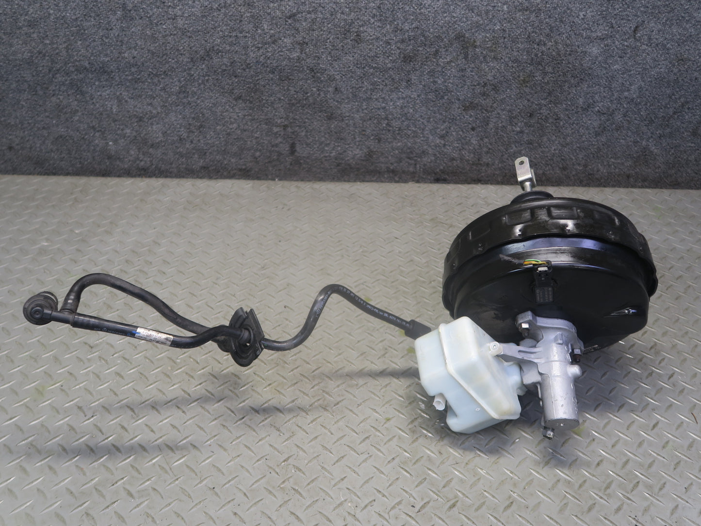13-20 Mercedes R231 SL550 Brake Master Cylinder Booster Fluid Reservoir OEM