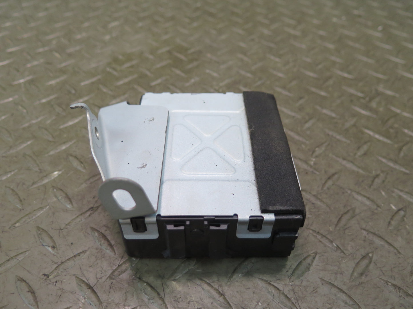 2006 Lexus Z40 SC430 Anti Theft Warning Locking Control Module 89730-24071 OEM
