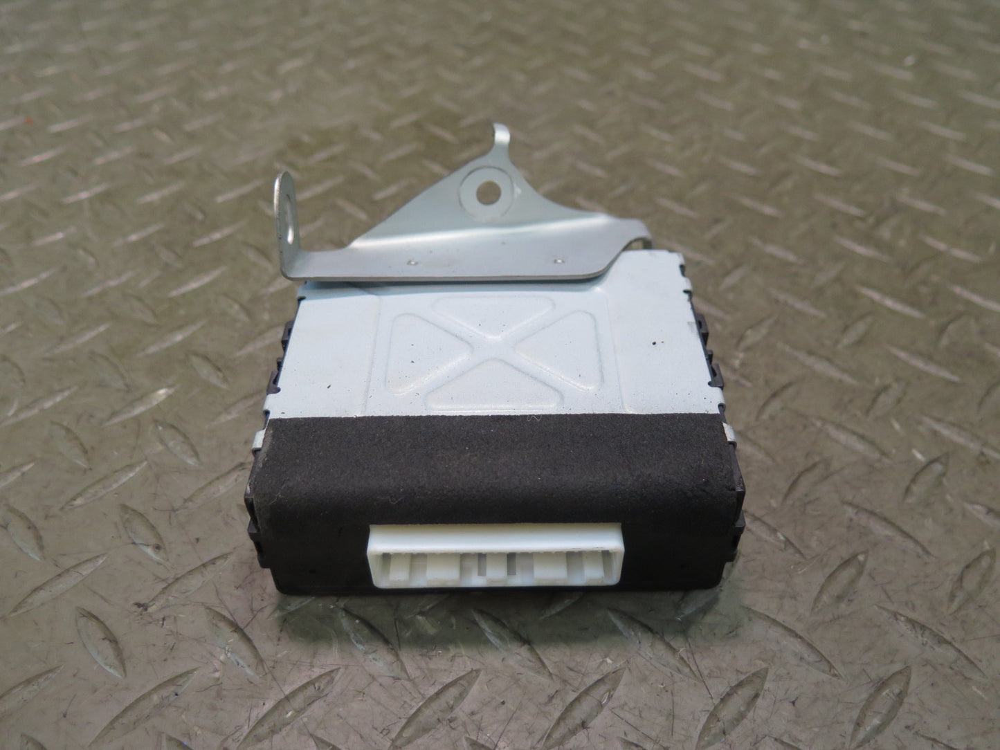 2006 Lexus Z40 SC430 Anti Theft Warning Locking Control Module 89730-24071 OEM