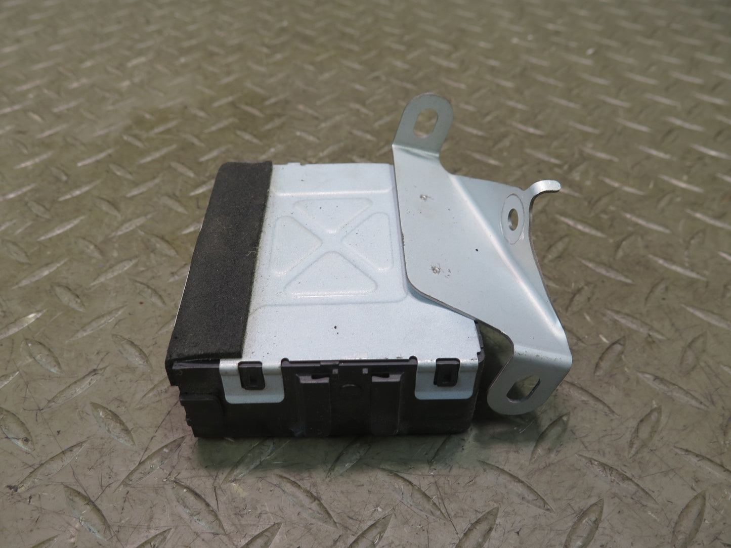 2006 Lexus Z40 SC430 Anti Theft Warning Locking Control Module 89730-24071 OEM