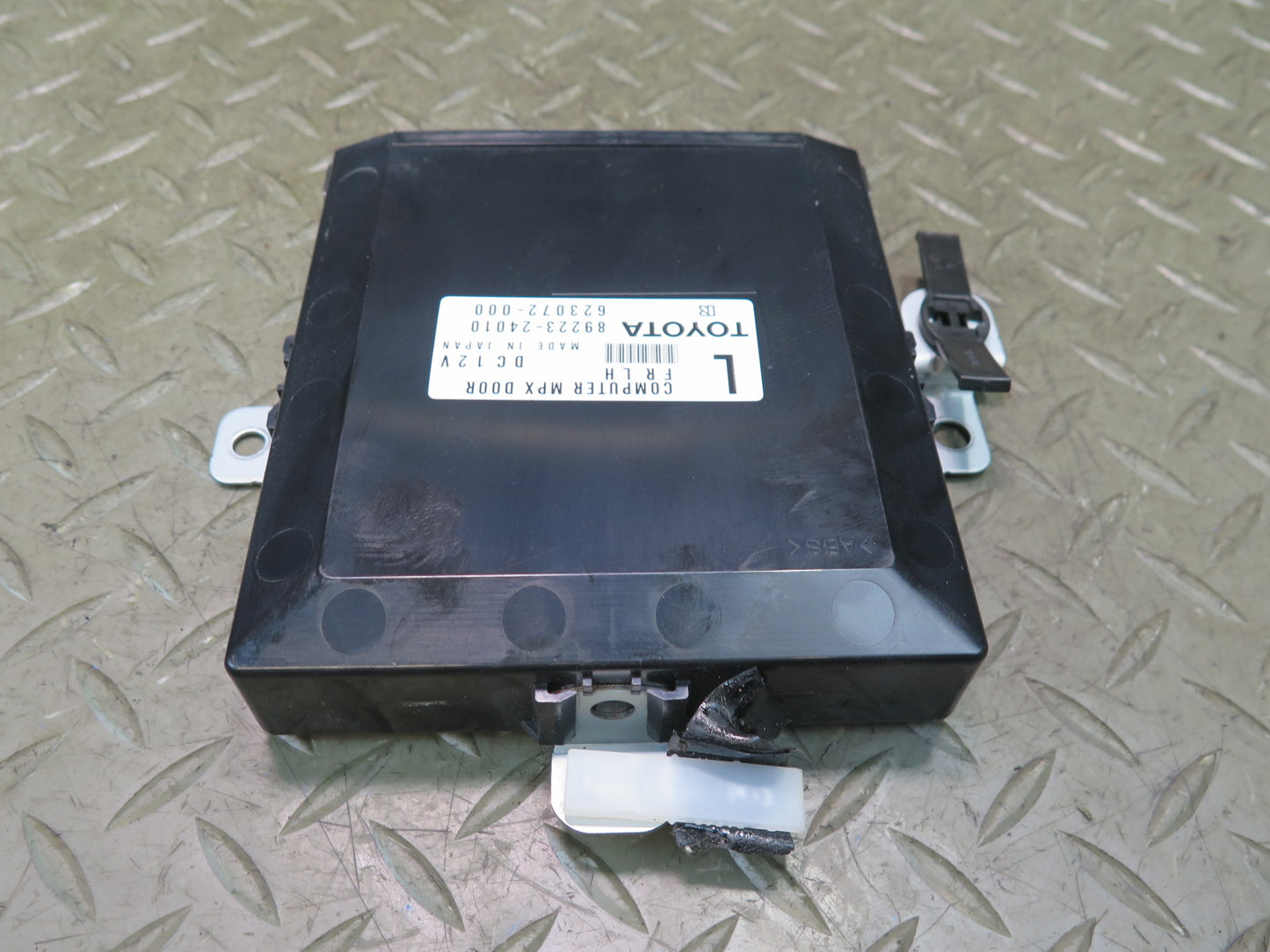 02-10 Lexus UZZ40L SC430 Left Driver Door Control Module 89223-24010 OEM