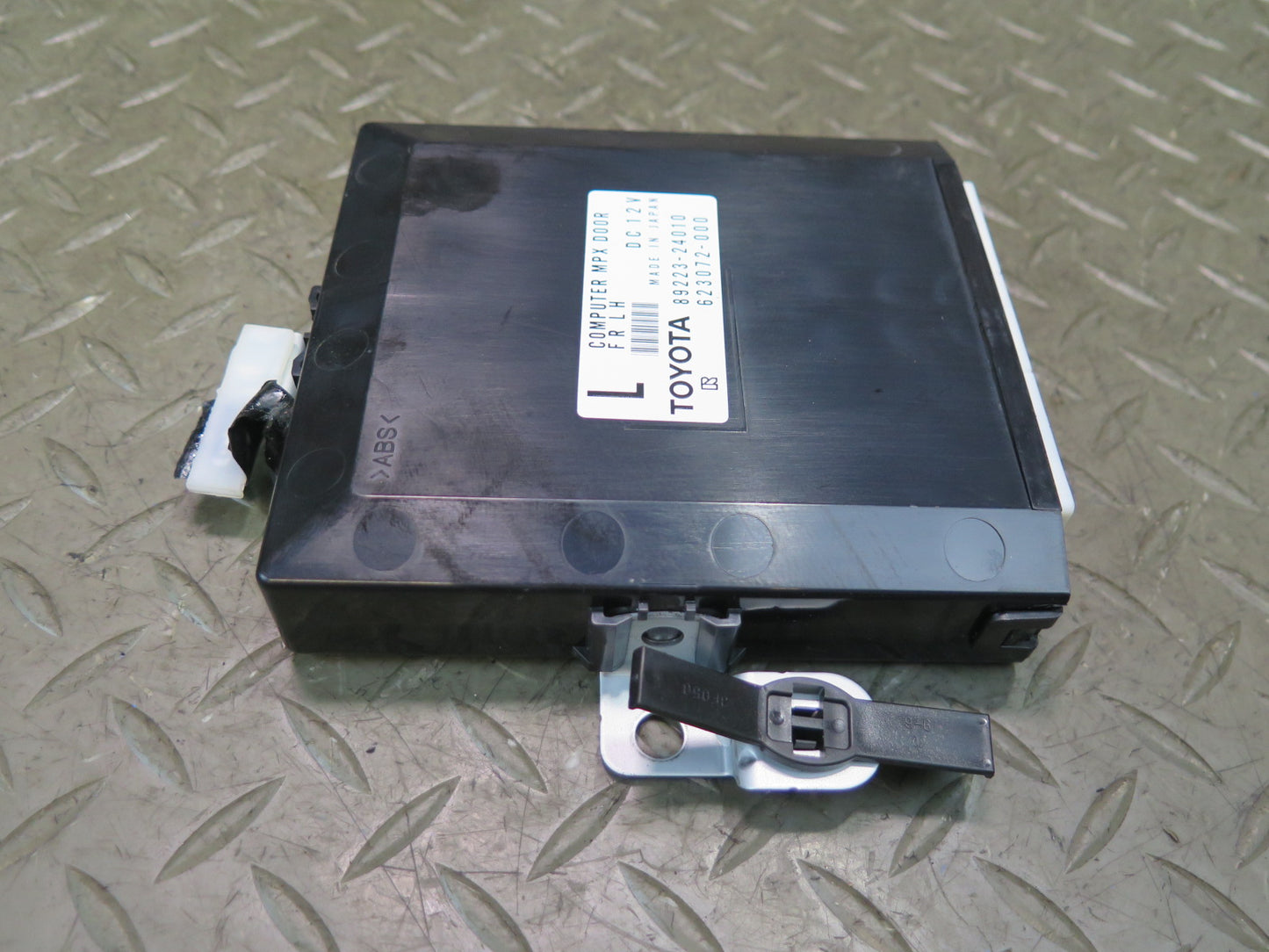 02-10 Lexus UZZ40L SC430 Left Driver Door Control Module 89223-24010 OEM
