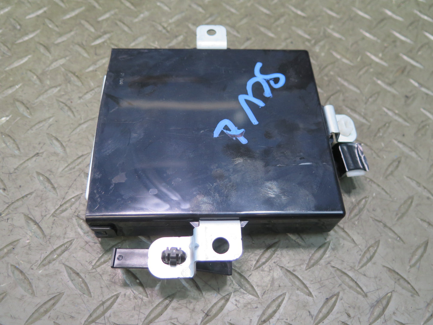 02-10 Lexus UZZ40L SC430 Left Driver Door Control Module 89223-24010 OEM