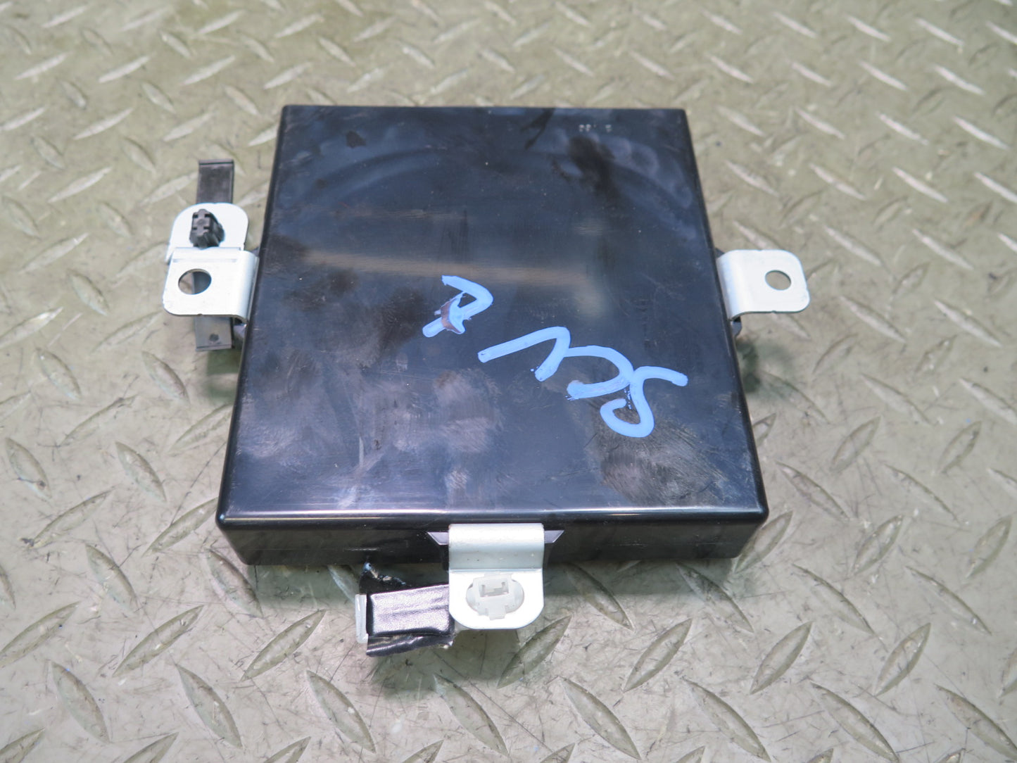 02-10 Lexus UZZ40L SC430 Left Driver Door Control Module 89223-24010 OEM