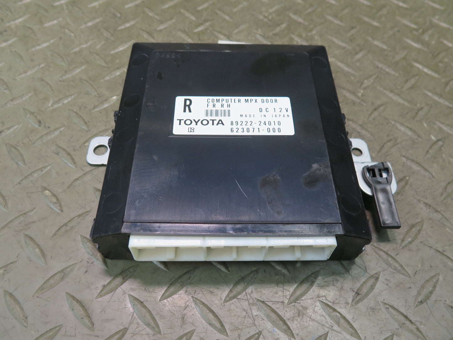 02-10 Lexus UZZ40L SC430 Right Passenger Door Control Module 89222-24010 OEM
