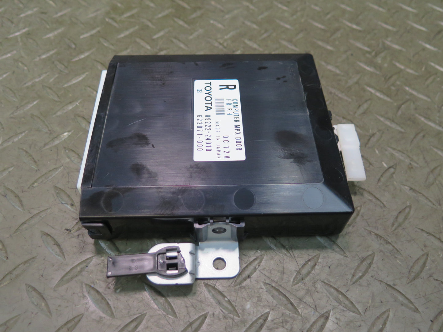 02-10 Lexus UZZ40L SC430 Right Passenger Door Control Module 89222-24010 OEM