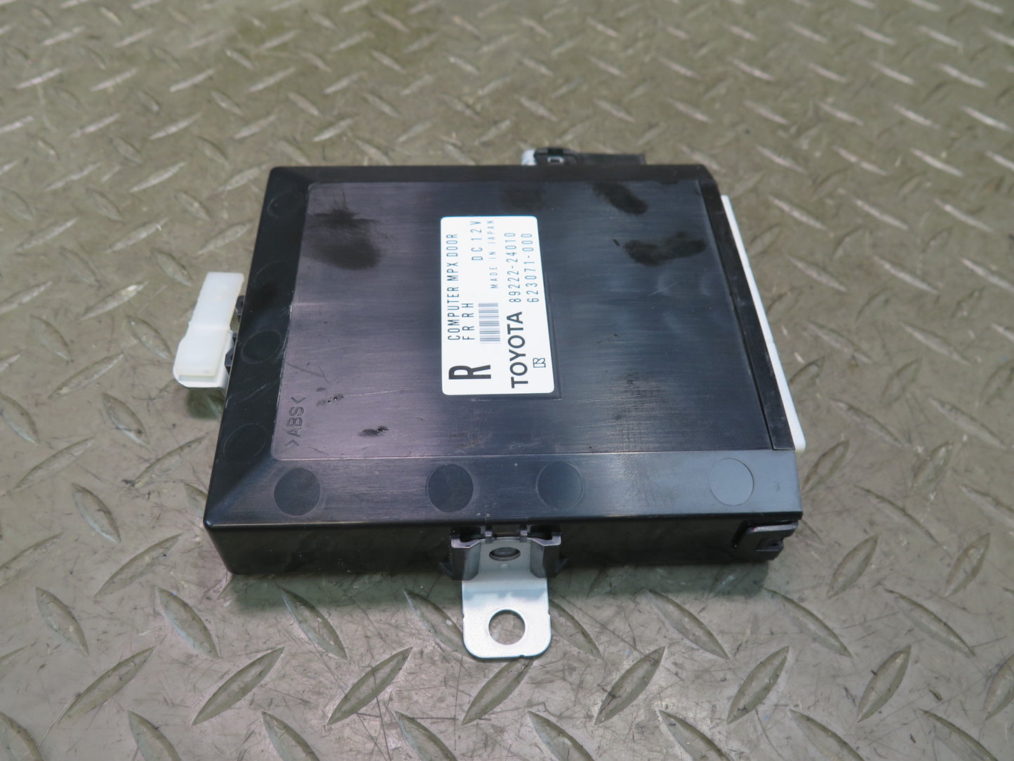02-10 Lexus UZZ40L SC430 Right Passenger Door Control Module 89222-24010 OEM