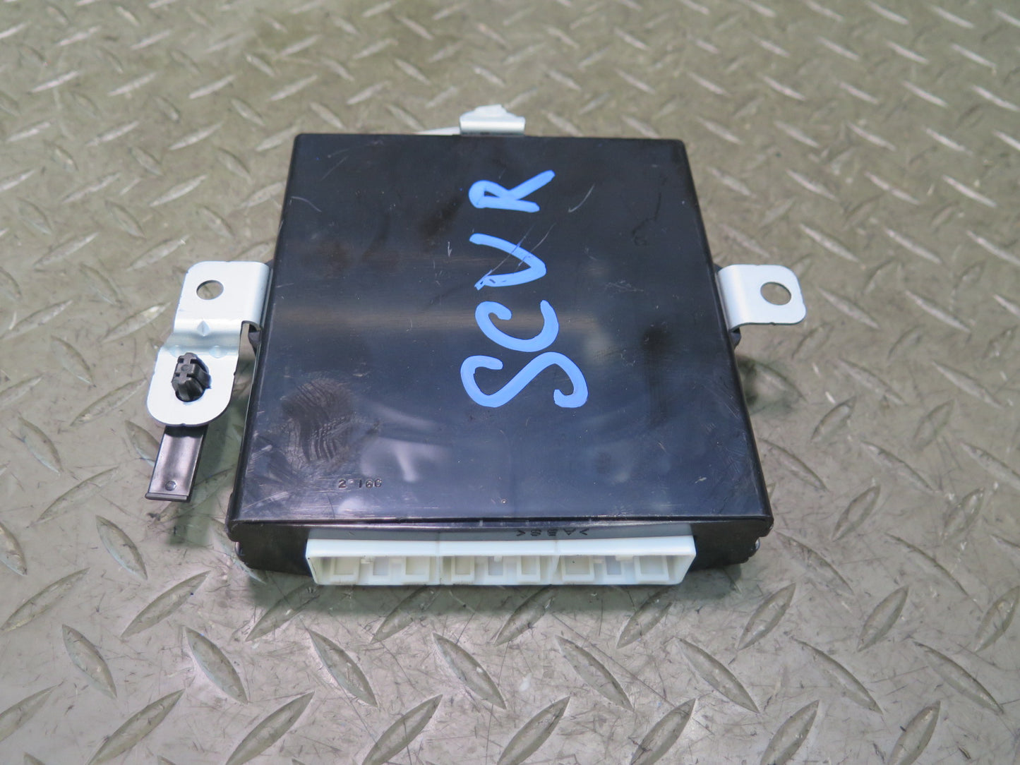 02-10 Lexus UZZ40L SC430 Right Passenger Door Control Module 89222-24010 OEM