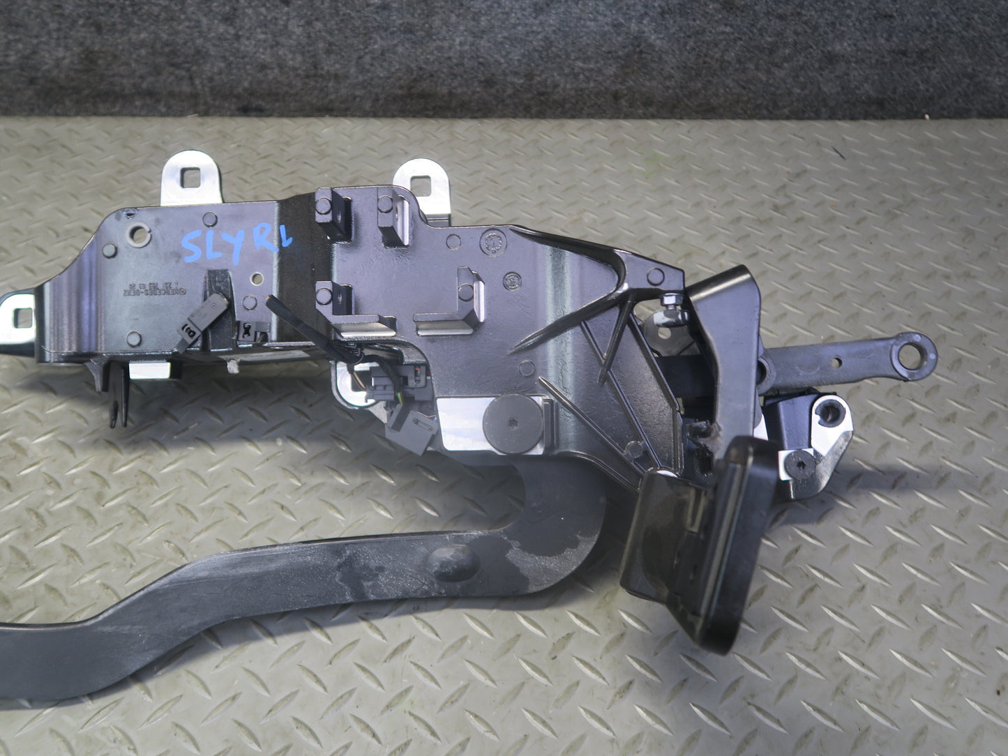 13-20 Mercedes R231 SL550 Convertible Rear Left TOP Roof Hinge 2317930320 OEM