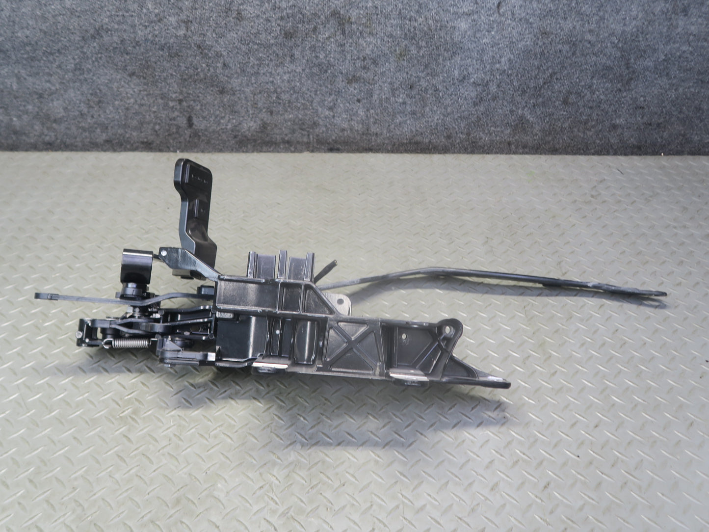 13-20 Mercedes R231 SL550 Convertible Rear Left TOP Roof Hinge 2317930320 OEM