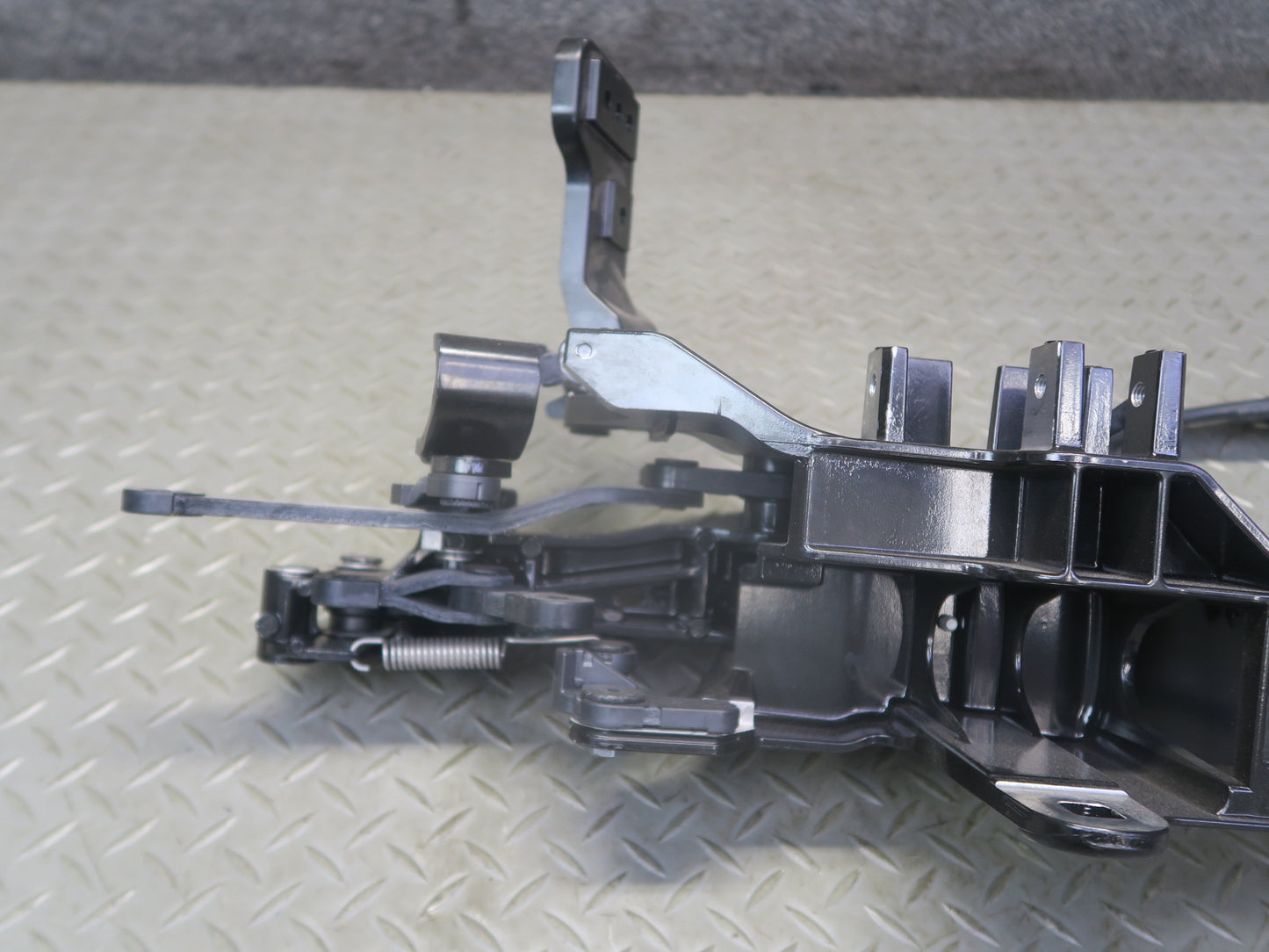 13-20 Mercedes R231 SL550 Convertible Rear Left TOP Roof Hinge 2317930320 OEM