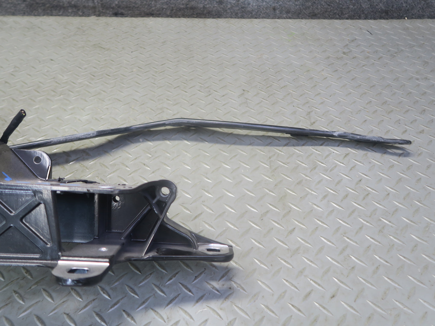 13-20 Mercedes R231 SL550 Convertible Rear Left TOP Roof Hinge 2317930320 OEM