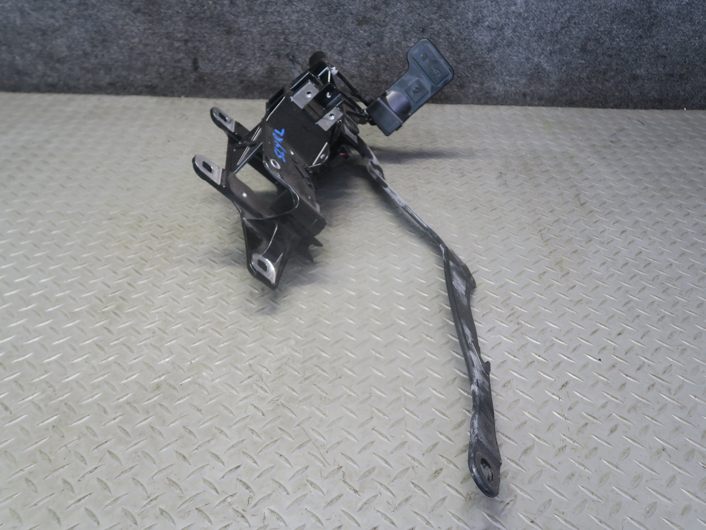 13-20 Mercedes R231 SL550 Convertible Rear Left TOP Roof Hinge 2317930320 OEM