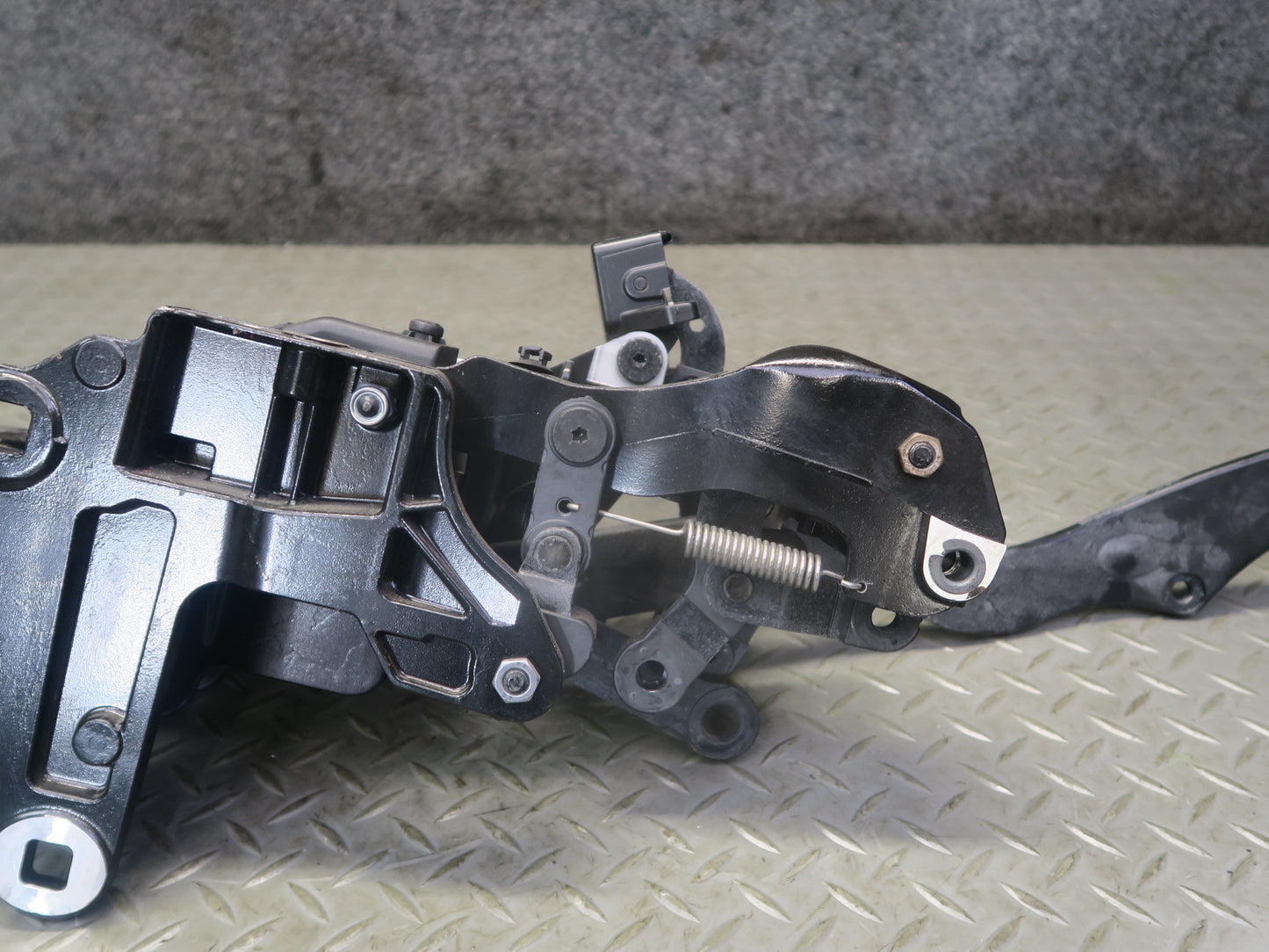 13-20 Mercedes R231 SL550 Convertible Rear Left TOP Roof Hinge 2317930320 OEM