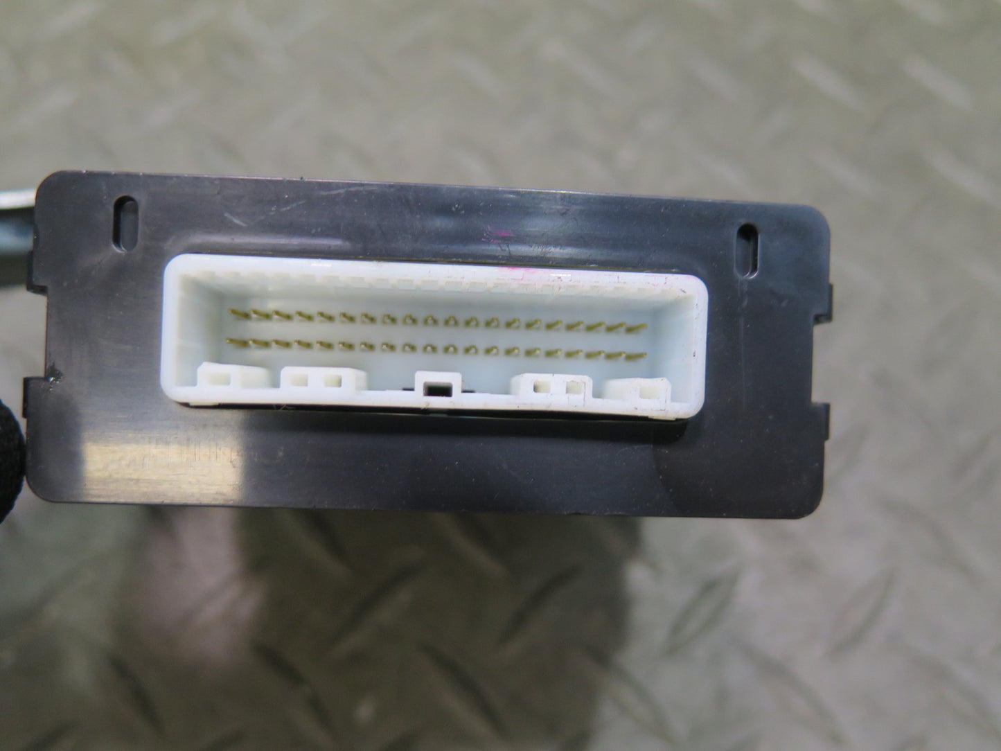 06-10 Lexus UZZ40L SC430 Translate Control Computer Module 89630-24060 OEM